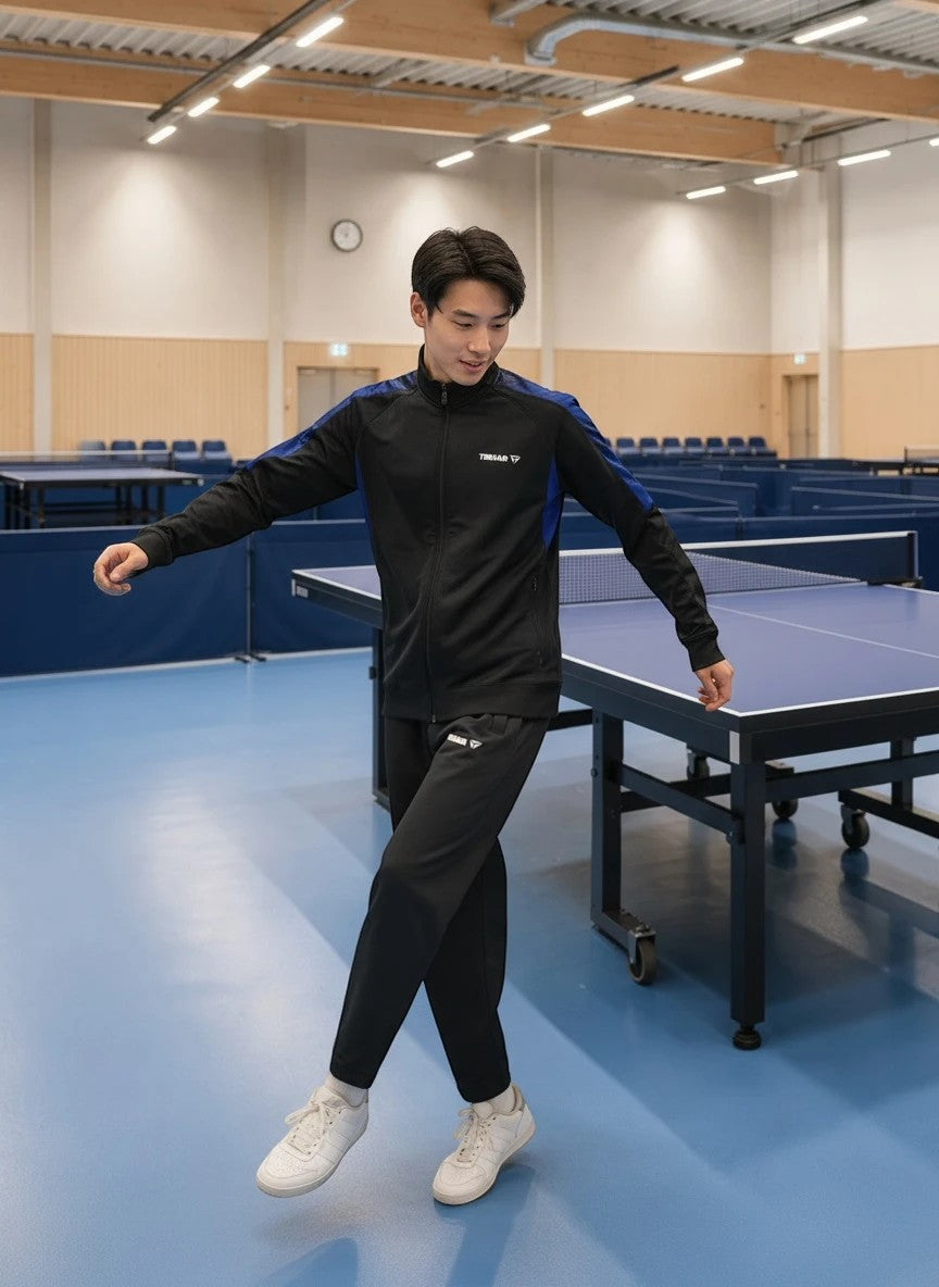 TTM-Store Tibhar DOMINO black and blue polyester-elastane training tracksuit for table tennis. Full zip jacket and pants.